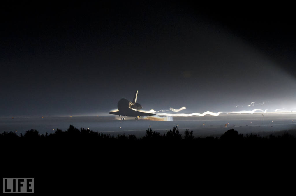 Single tear.
laughingsquid:

Shuttle Atlantis’ Final Touchdown