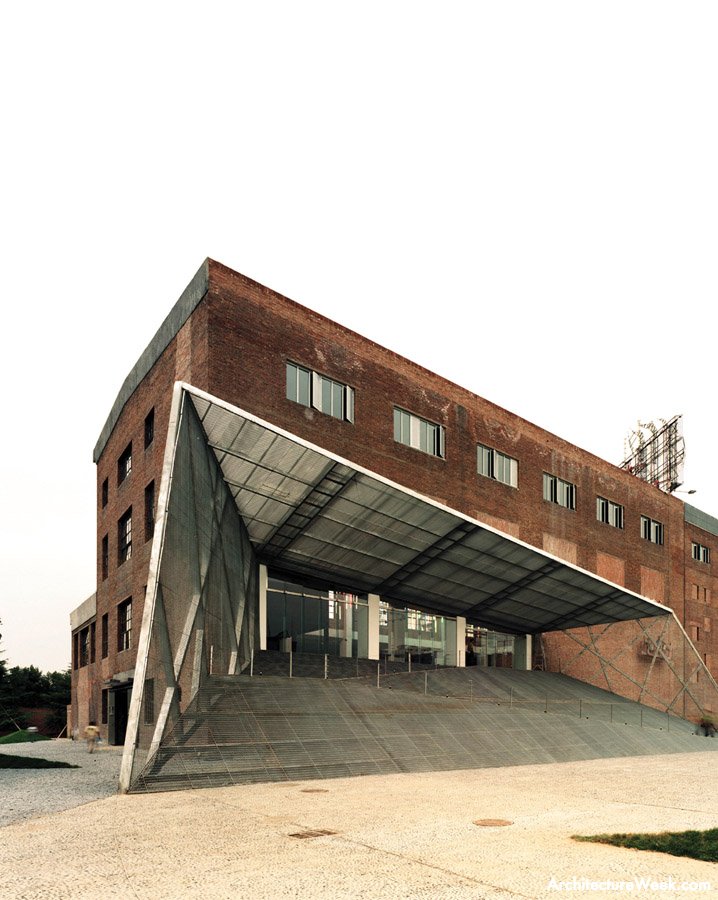 Whoa.
subtilitas:

Atelier Feichang Jianzhu - Pingod Sales Center &amp; Art Museum, Beijing 2003. Via.